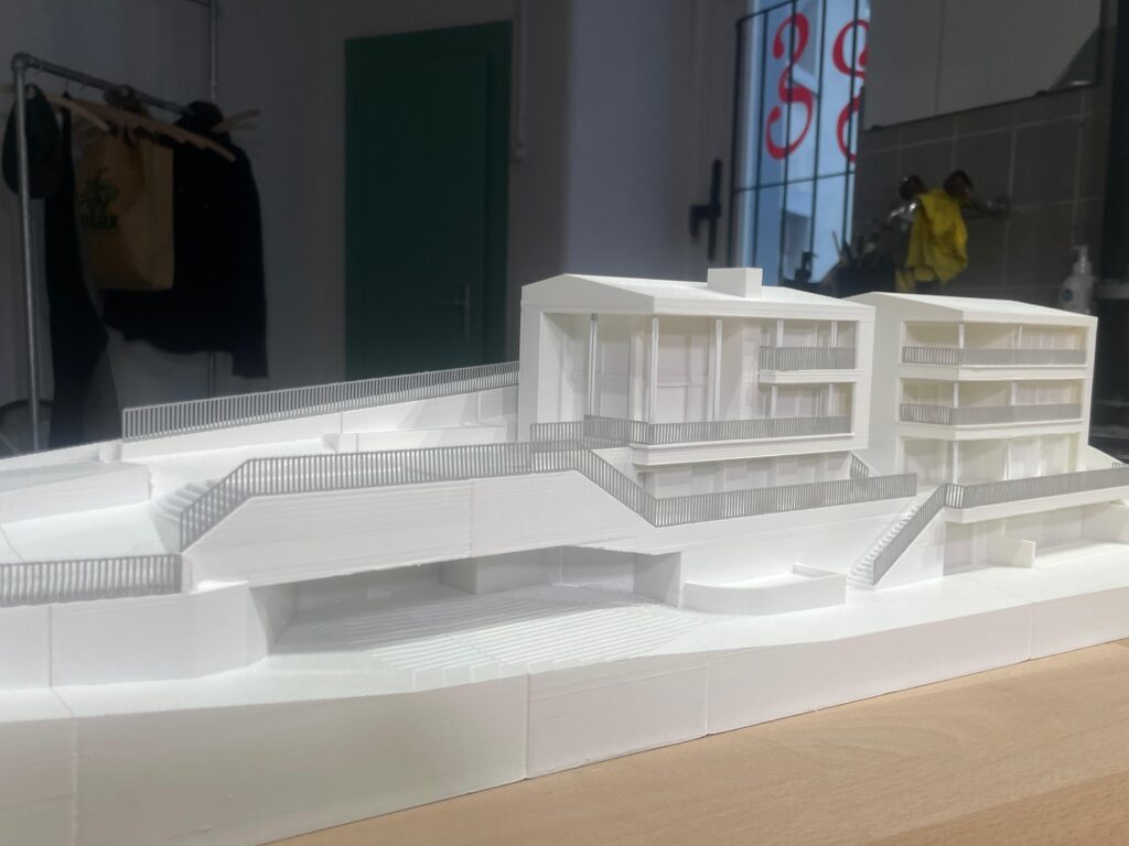 Detailaufnahme eines 3D-gedruckten Architekturmodells – feine Strukturen und realistische Gebäudedarstellung.